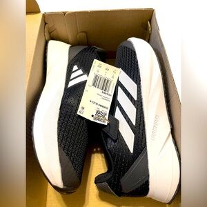 🌟🌟🌼NIB Adidas Duramo Sleek Black and White Running Shoes